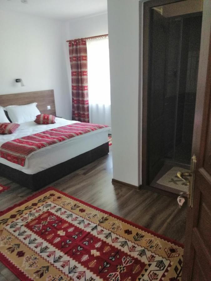 Pensiunea Plai Strabun Strîmtura Buitenkant foto